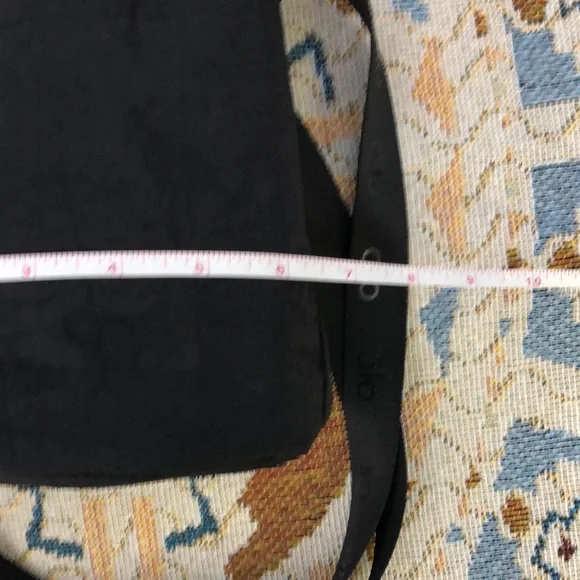 ALO Yoga Black Crossbody Bag Sleek Durable Design - Picture 3 of 7